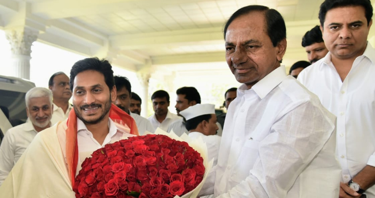 Andhra, Telangana CMs discuss political developments