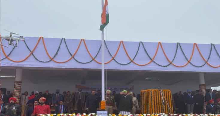 Braving chill, Punjab CM unfurls national flag in Mohali