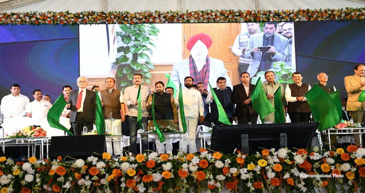Maha CM inaugurates Nagpur Metro’s Aqua Line
