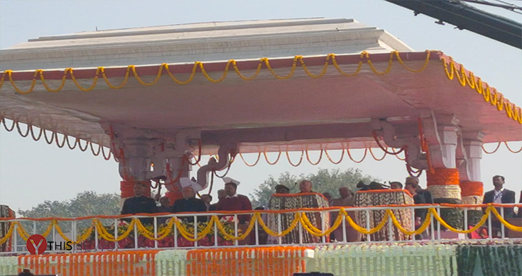 Kejriwal shares stage with 50 common people from Delhi