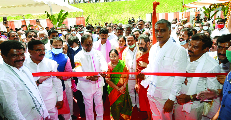 KCR starts KP Reservoir with Jeeyar, says good news soon