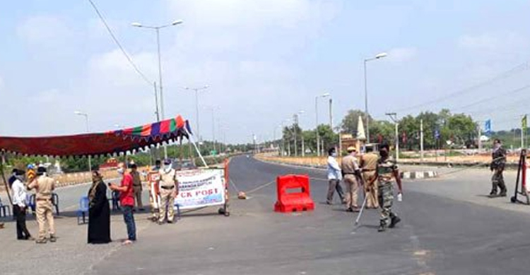 Andhra keeps curbs on inter-state movement, Telangana opens borders
