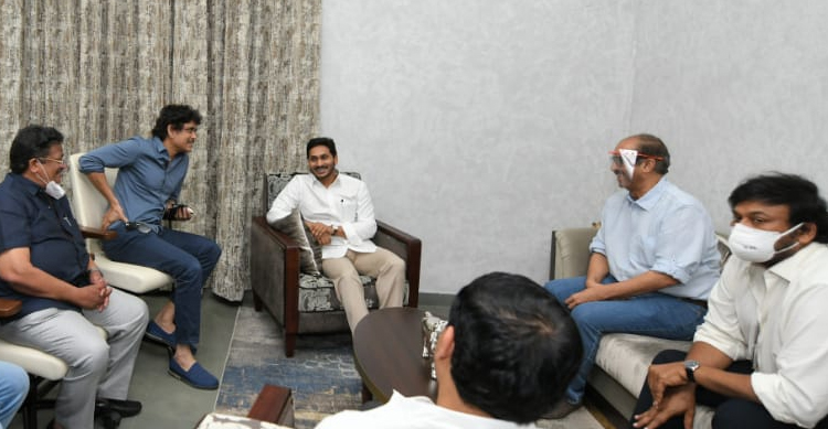 Tollywood delegation meets Andhra CM