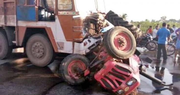 Seven killed in tractor-truck collision in Andhra