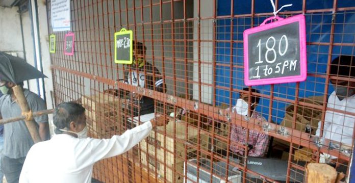 Villagers protested, demand to close the liquor shop