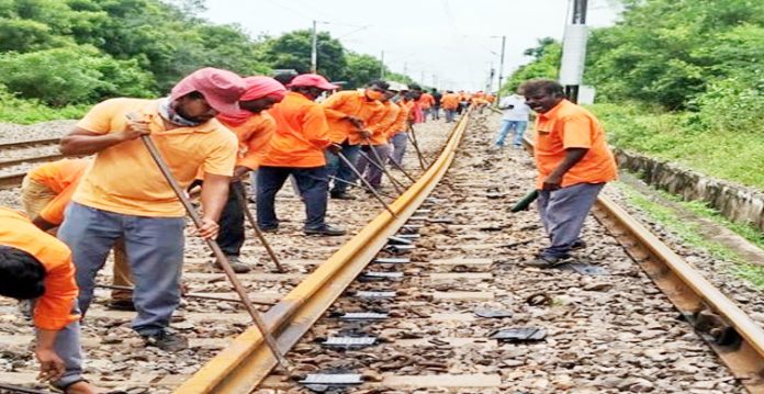 A record of 6.76 km Track renewal completed in single day