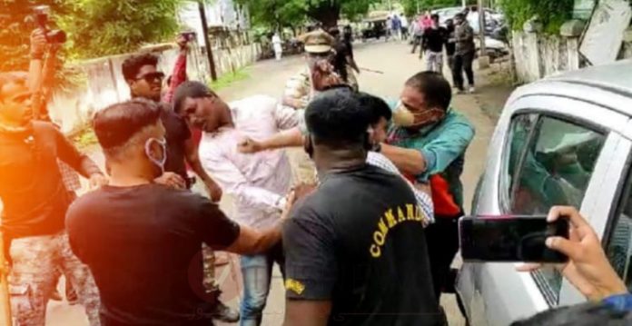 ABVP activists caned for blocking minister's car
