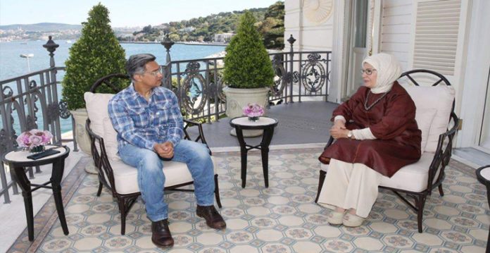 Aamir Khan meets First Lady of Turkey, Twitterati not happy