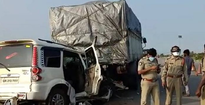 Andhra Pradesh accident: Two members of a family killed