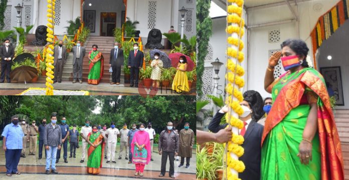 Governor hoists Flag at Raj Bhavan on Independence Day