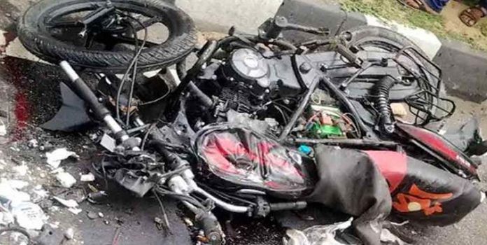 Unidentified car hits scooter, Daughter Dies, Father injured