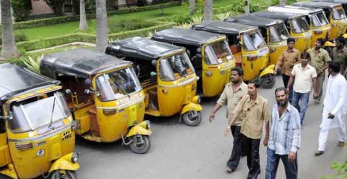 Auto rickshaw drivers hold agitation program against private financiers harassment