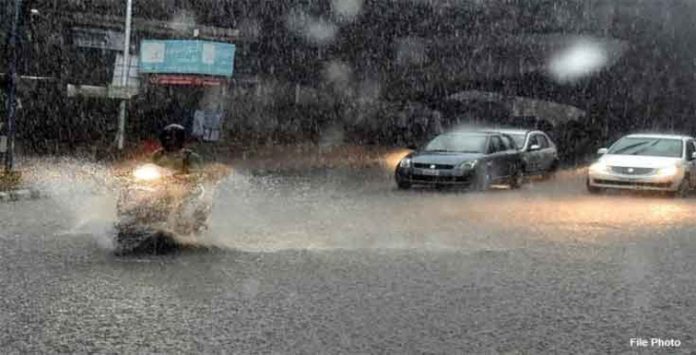 Heavy rains lashes Telangana :CS Alerts district collectors