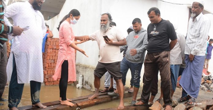 Jagga ReddyRemove term: flood-hit areas flood-hit areasRemove term: Kondapuram Mandal Kondapuram MandalRemove term: farmers farmersRemove term: compensation compensation