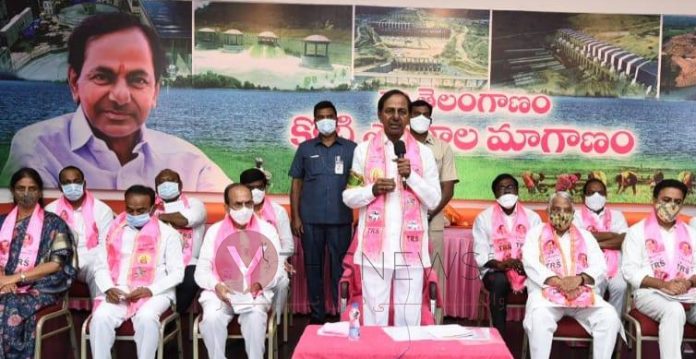 CM KCR hits out at BJP, on flood aid