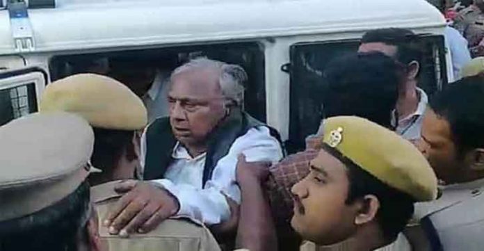 Congress leader was arrested while going to take part in a protest