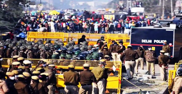 Farmers Attempt to Enter Delhi by Breaking Blockades at Ghazipur