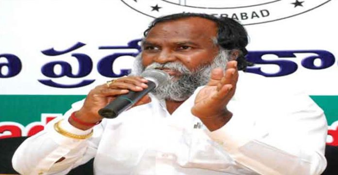 Jagga Reddy lashes out at Govt over dharani services