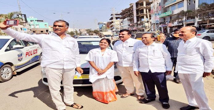 Harish gives She Cabs keys to 18 women drivers