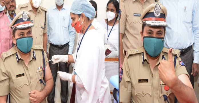 Covid Vaccination Drive To Rachakonda Police Held; Cp Rachakonda Takes First Shot