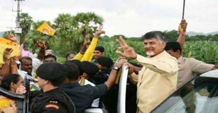 naidu greets tdp workers on its foundation day