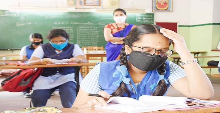 no exams till class 8 for govt school students in up