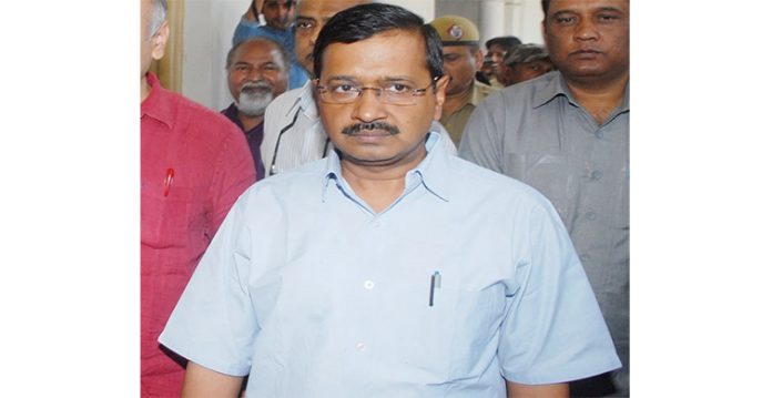 delhi cm requests haryana and uttar pradesh for a united front against covid 19