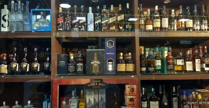 22 dead so far after consuming spurious liquor in aligarh, 6 arrested