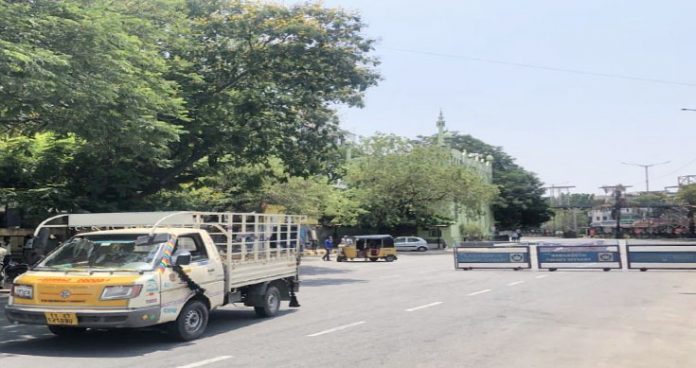 on 5 day of lockdown hyderabad city wears deserted look
