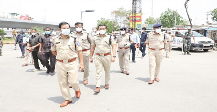 v.c sajjanar takes stock of lockdown implementation in cyberabad today]