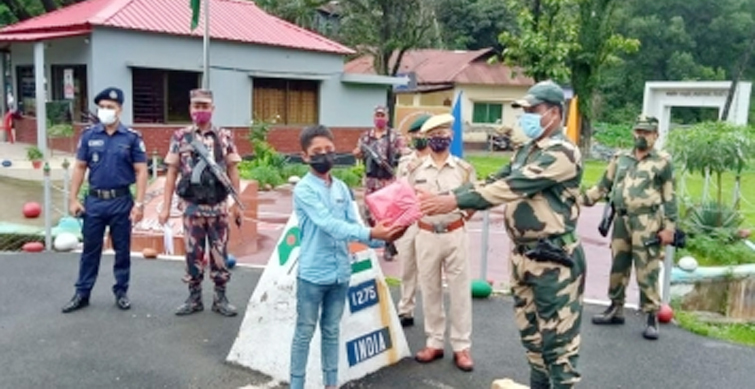 bsf returns bangladesh teenager who strayed into india