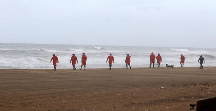 coast guard maintain watch on 10kl oil spill off chennai