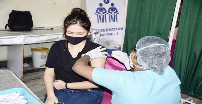 gambhir sets up free covid vax camps in east delhi