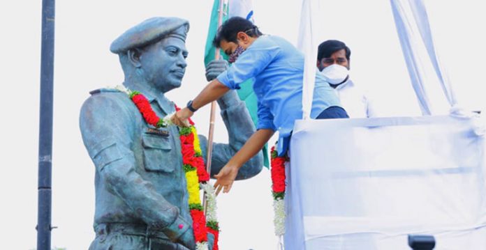ktr, jagadish unveil colonel santhosh babu statue pay tributes at suryapet