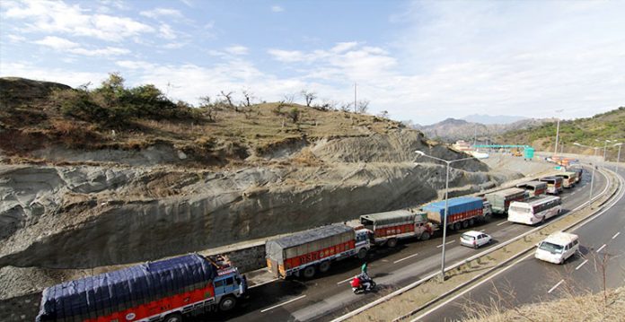 landslide blocks jammu srinagar highway