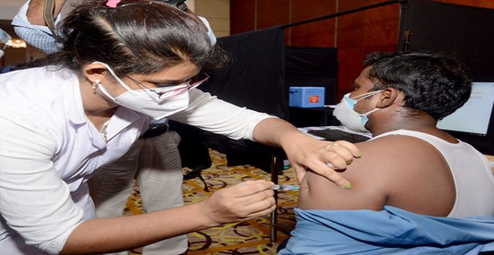 man given double dose of vaccine in up, probe ordered