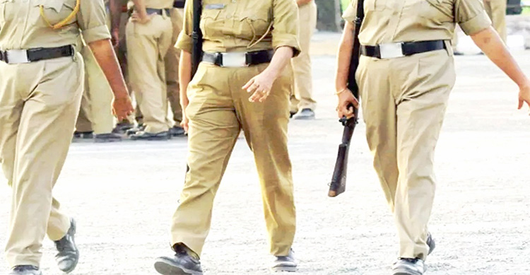 UP Man Misbehaves With Female Constables Over Not Wearing Facemask