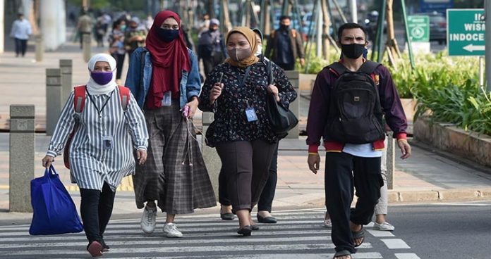 indonesia records highest daily spike of 27,913 new cases