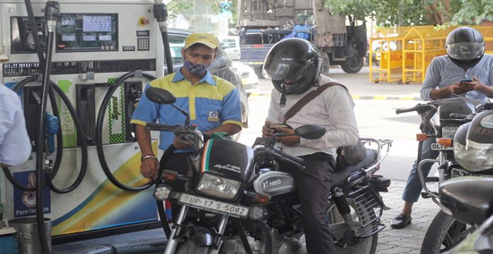 petrol, diesel prices remain unchanged in india; omcs halt price increase