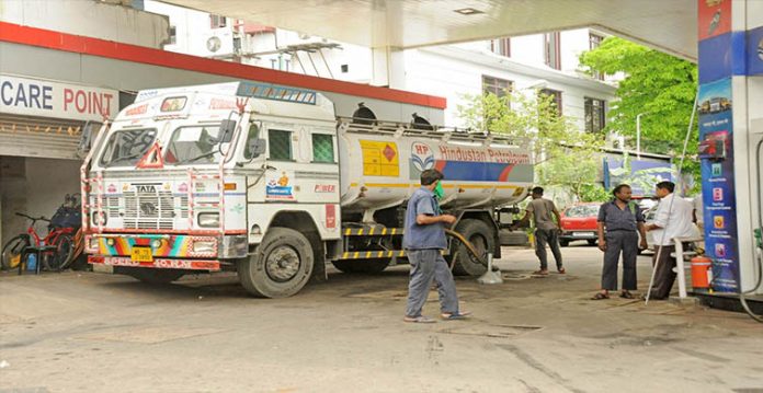 petrol prices continue to rise, diesel prices decrease