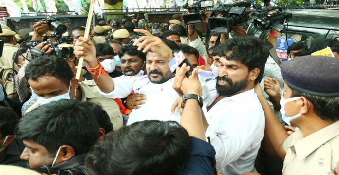 telangana congress leaders held during protest over fuel price hike