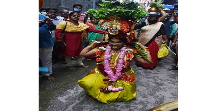 Thousands participate in Lashkar Bonalu celebrations in Telangana