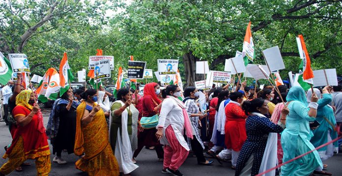 congress stages protest against suspension of rahul gandhi's twitter account