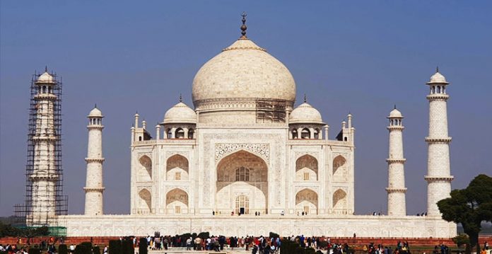 Hindu Right-Wing Group Stages Protest at Taj Mahal and threatened to lock the monument