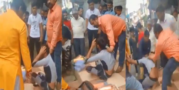 Muslim bangle-seller beaten mercilessly by mob; minister justifies act