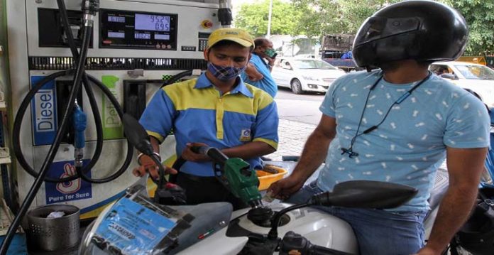omcs continue to hold petrol, diesel prices as global crude rates ease