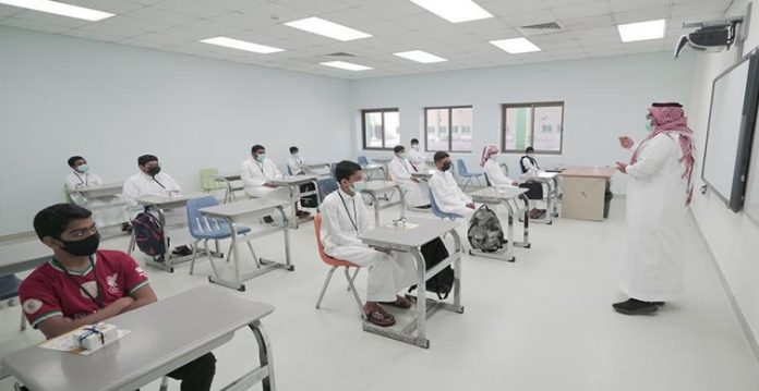 Saudi students return to school after 17 months
