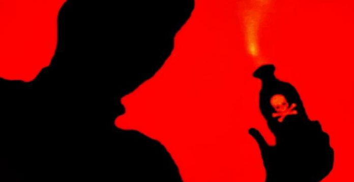 After throwing acid on husband, wife ends life with son in Kerala