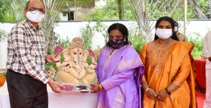 Governor distributes clay Ganesha idols to Raj Bhavan staff