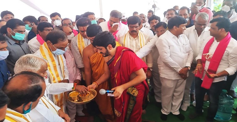 KCR lays foundation stone for TRS office in Delhi
